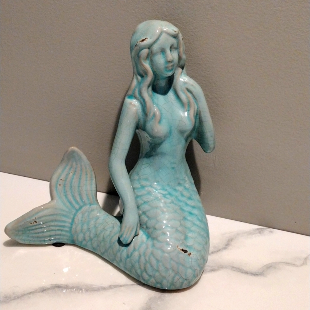Aqua Mermaid figure decor